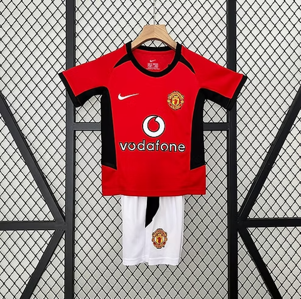 Kit Infantil Retrô Manchester United I - Nike 02/04