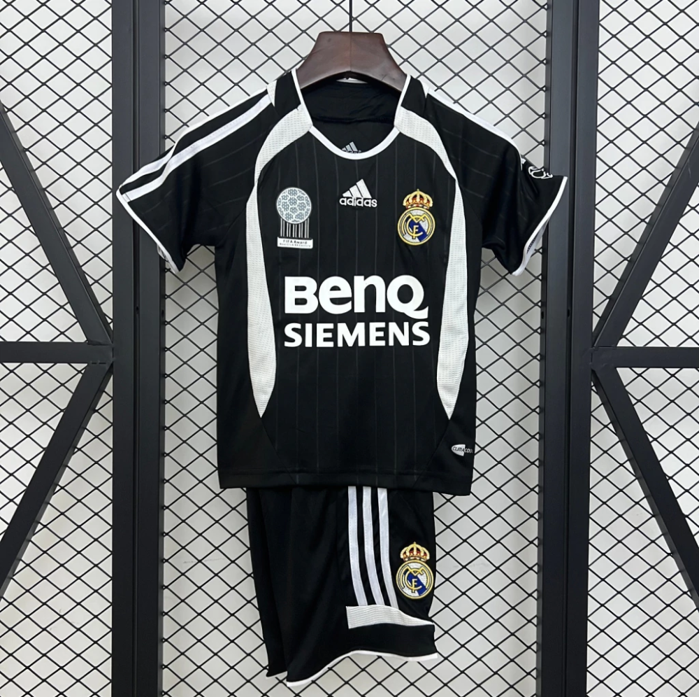 Kit Infantil Retrô Real Madrid II - Adidas 06/07