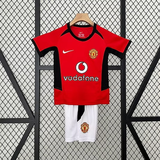 Kit Infantil Retrô Manchester United I - Nike 02/04