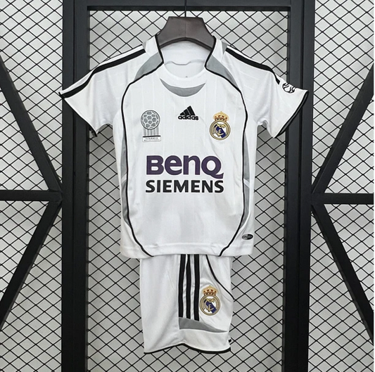 Kit Infantil Retrô Real Madrid I - Adidas 06/07